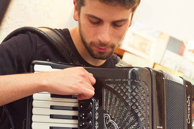 Concierto de Yacine & The Oriental Groove en La Llançadora Sabadell. Photos by Frederic Navarro